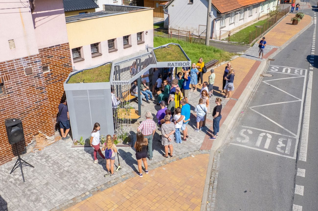 Bioklimatický mobiliář je svěžím místem přirozených setkávání.